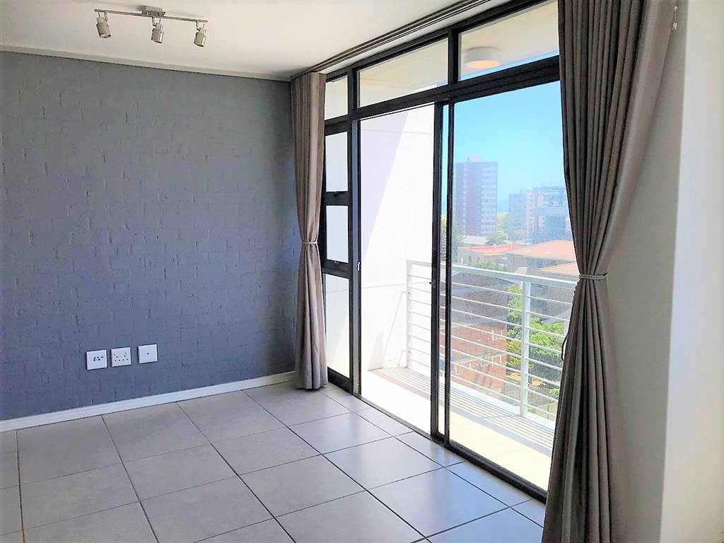 1 Bed Apartment in Milnerton Central photo number 2