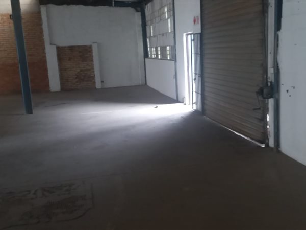 1 050  m² Industrial space