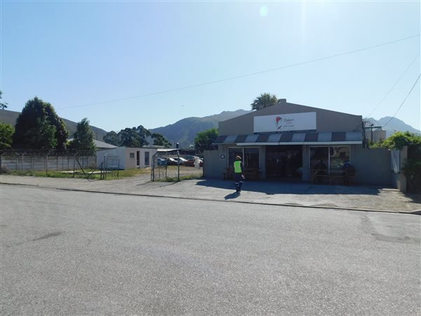 405  m² Commercial space