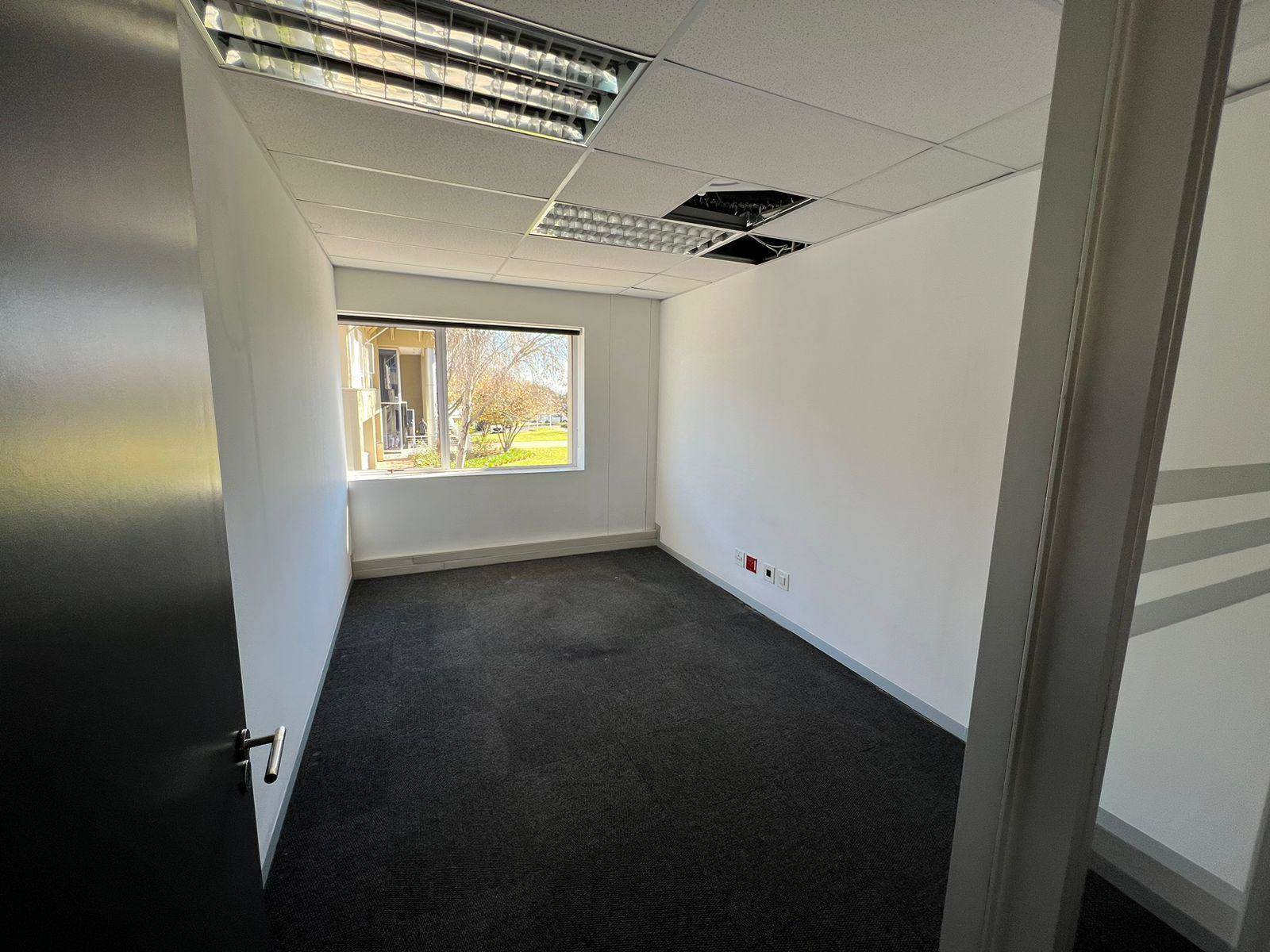 837  m² Commercial space in Rivonia photo number 16