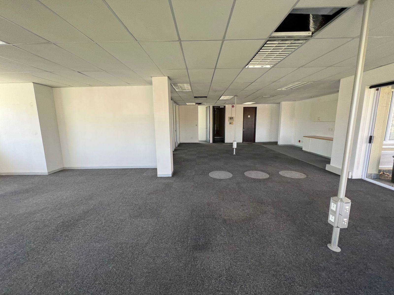 837  m² Commercial space in Rivonia photo number 18
