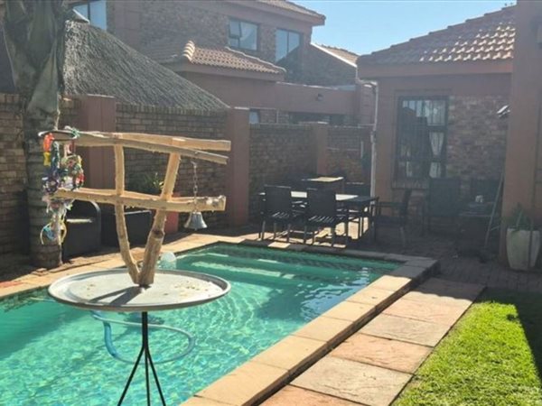 3 Bedroom Townhouse 3 Bedroom Townhouse
