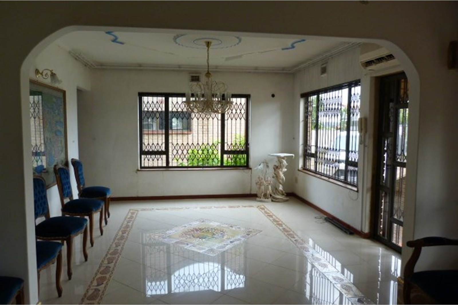 6 Bed House in Isipingo Beach photo number 8