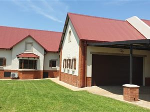 3 Bed Townhouse in Boschkop