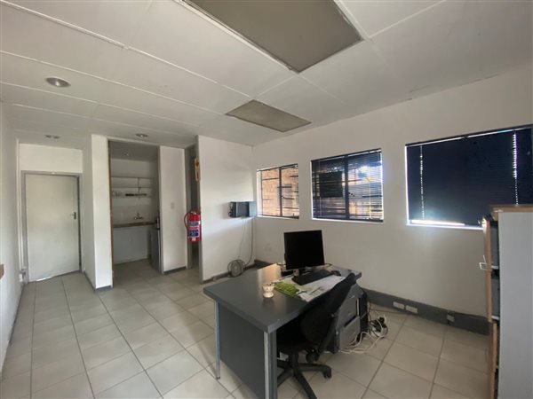30.7999992370605  m² Office Space