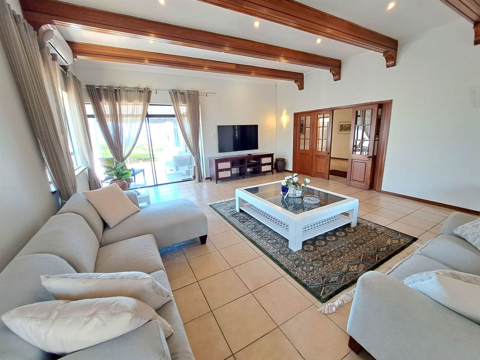 6 Bed House in La Lucia photo number 5
