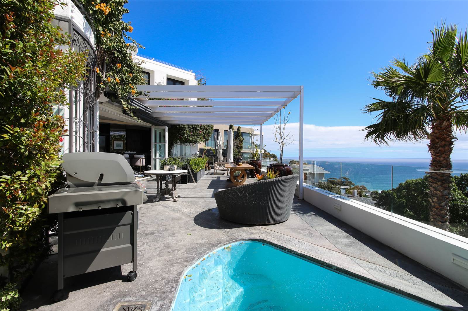 2 Bed Apartment in Fresnaye photo number 11