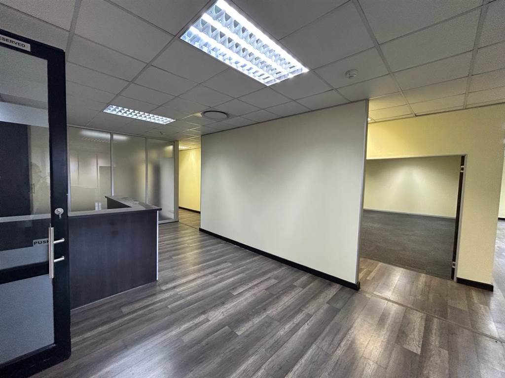 568  m² Commercial space in Constantia Kloof photo number 4