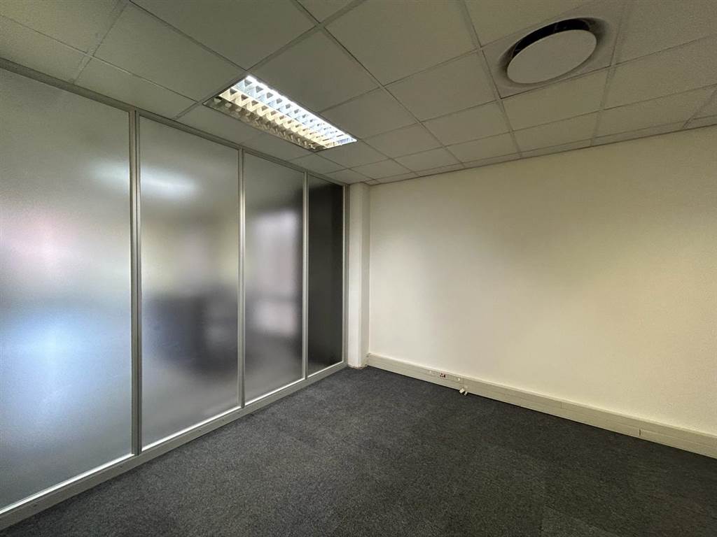 568  m² Commercial space in Constantia Kloof photo number 9
