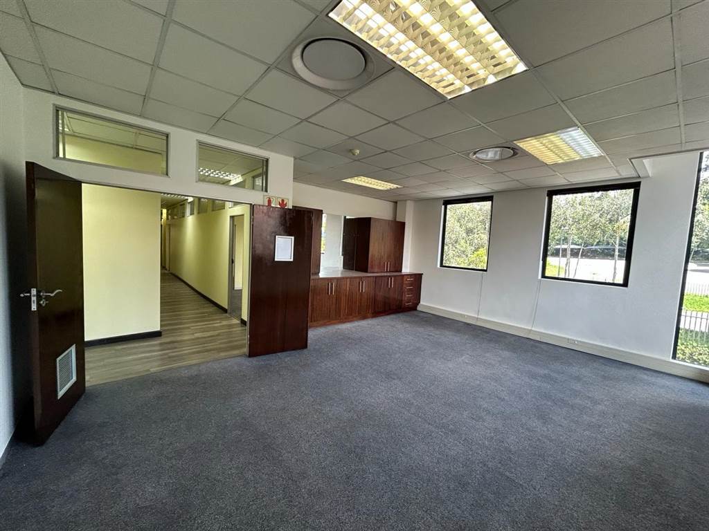 568  m² Commercial space in Constantia Kloof photo number 17