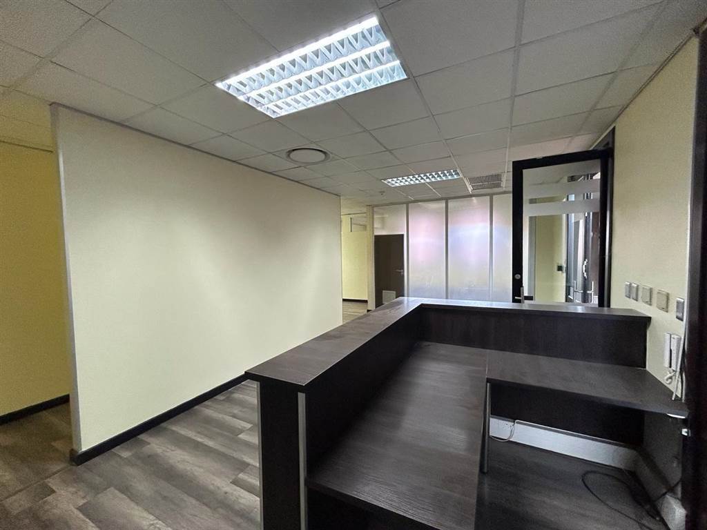 568  m² Commercial space in Constantia Kloof photo number 7