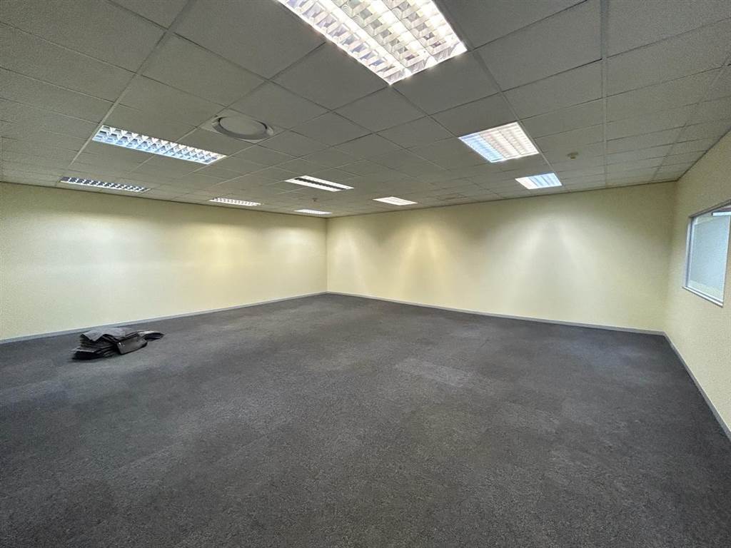 568  m² Commercial space in Constantia Kloof photo number 6