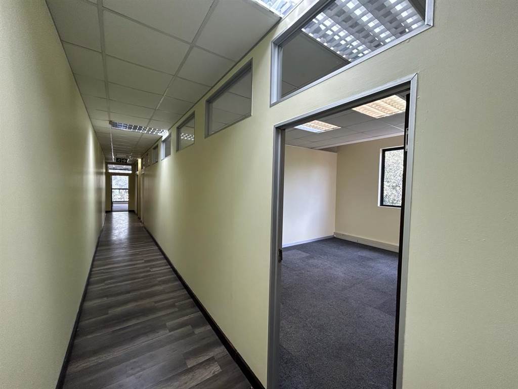 568  m² Commercial space in Constantia Kloof photo number 15