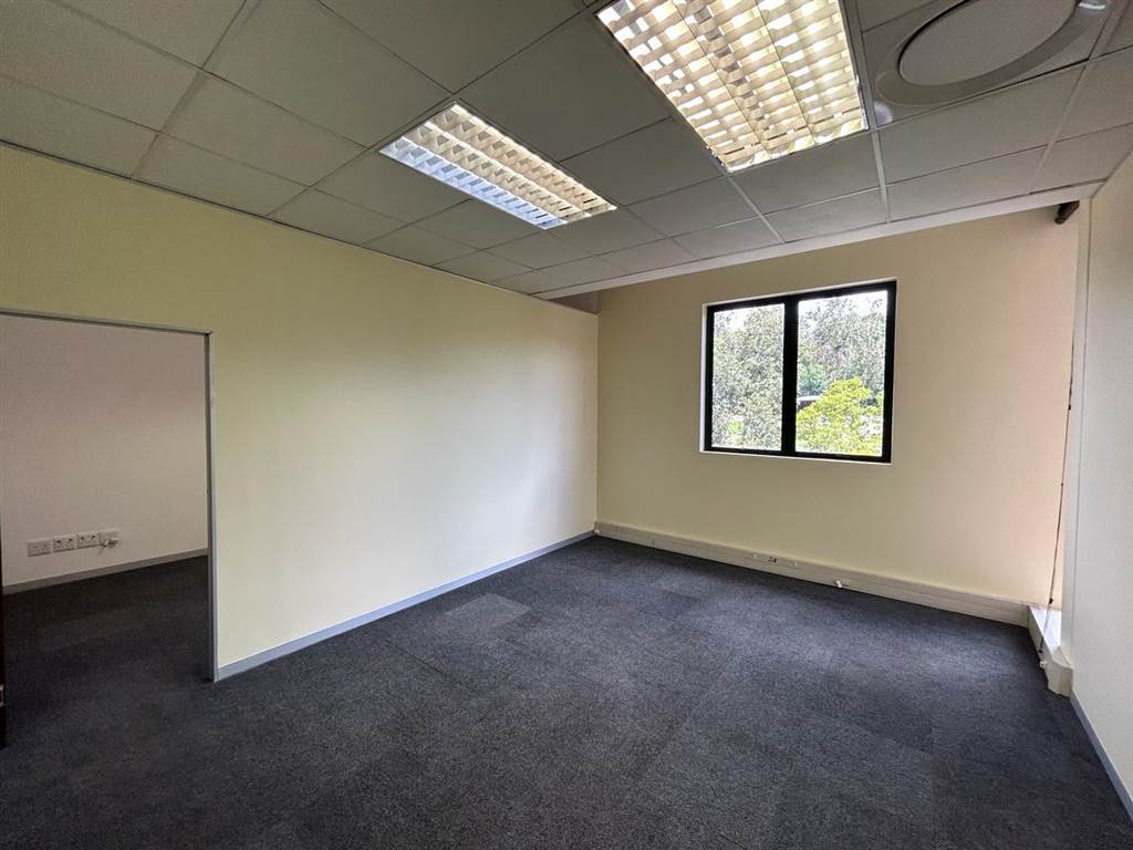 568  m² Commercial space in Constantia Kloof photo number 16