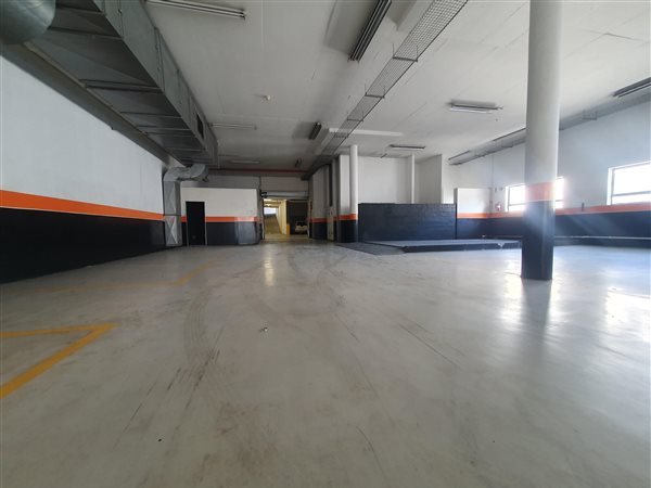 609  m² Commercial space