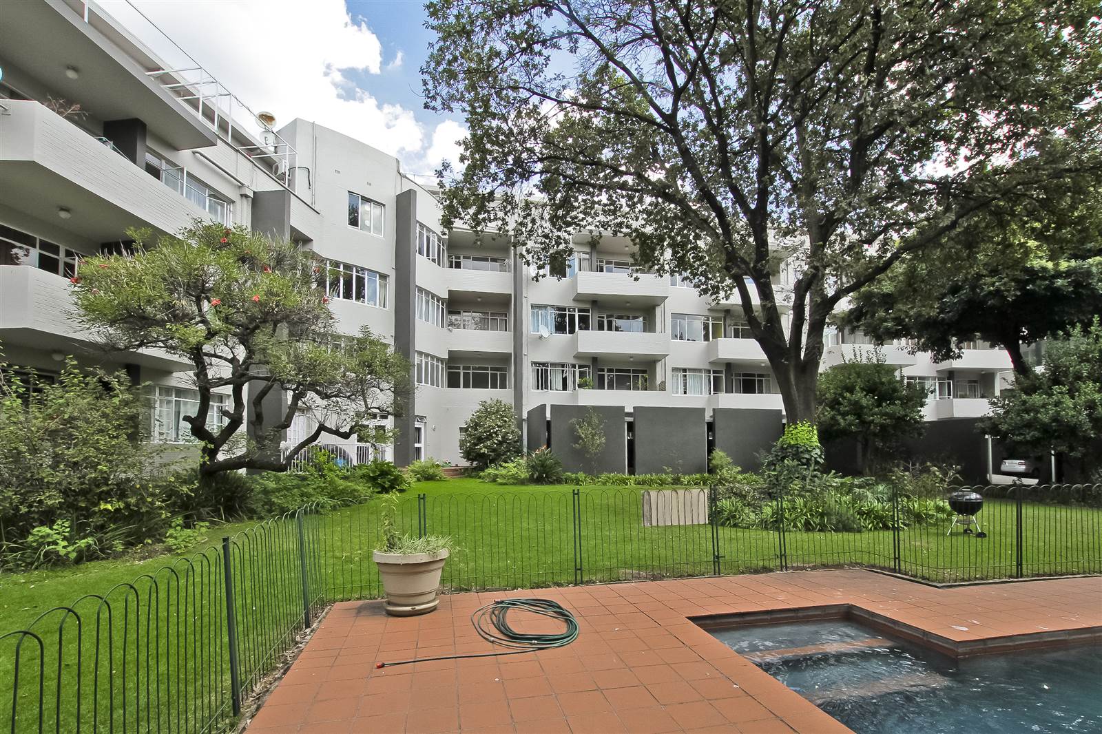 2 Bed Apartment in Illovo photo number 17