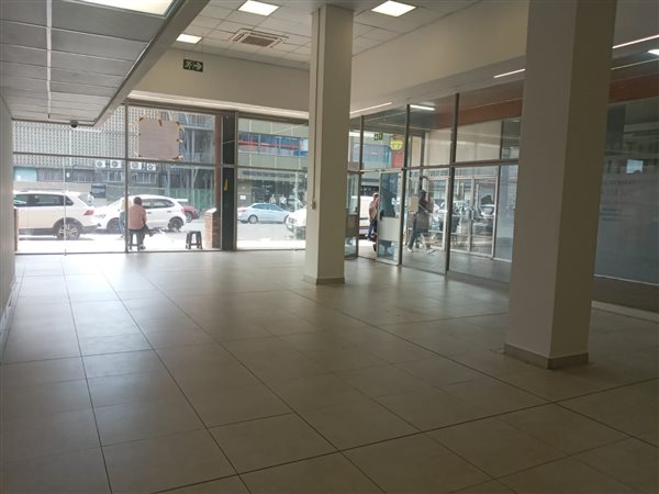 320  m² Retail Space