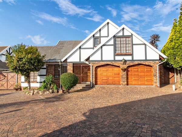 4 Bedroom House 4 Bedroom House