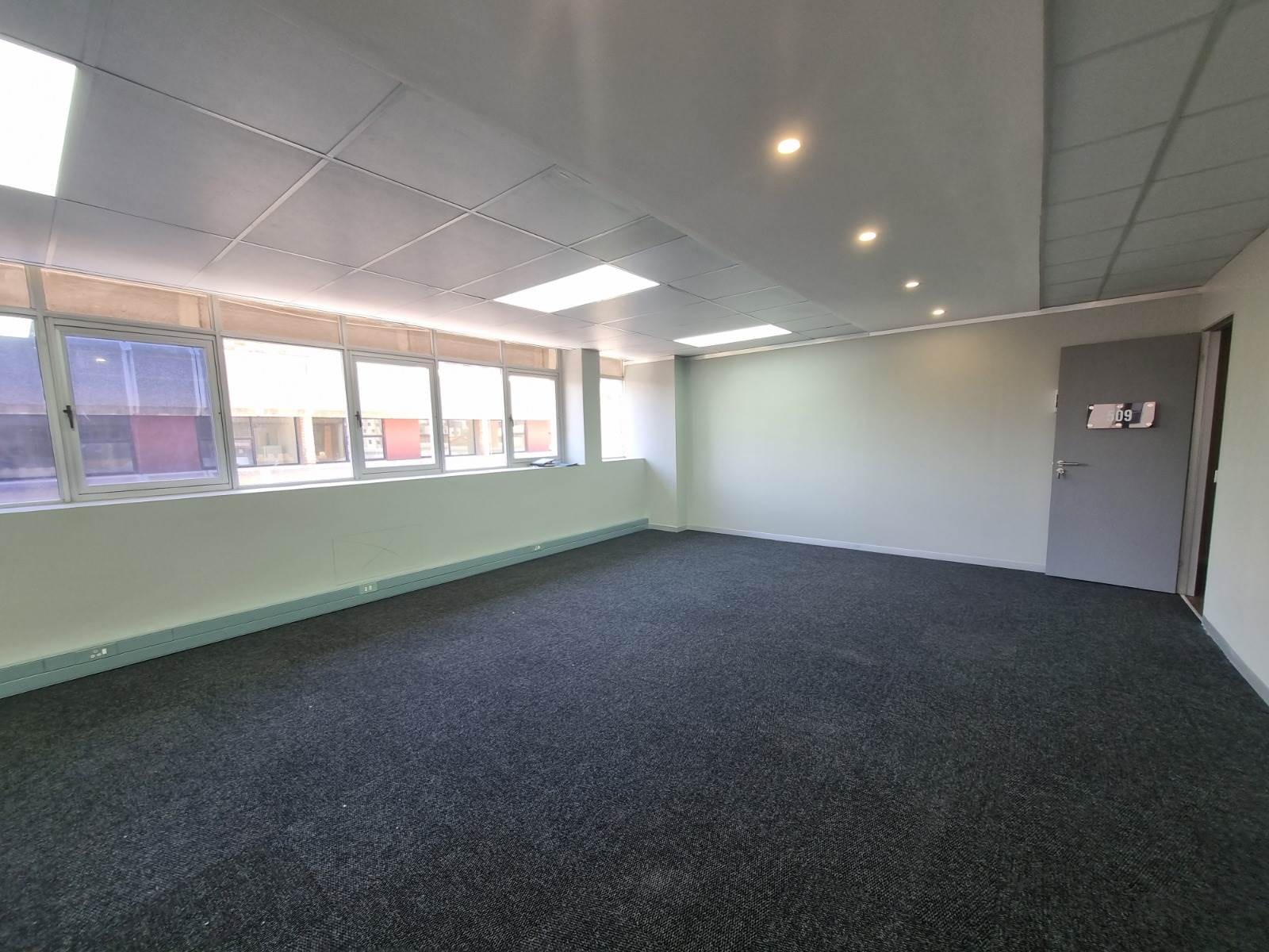 113  m² Commercial space in Hatfield photo number 6