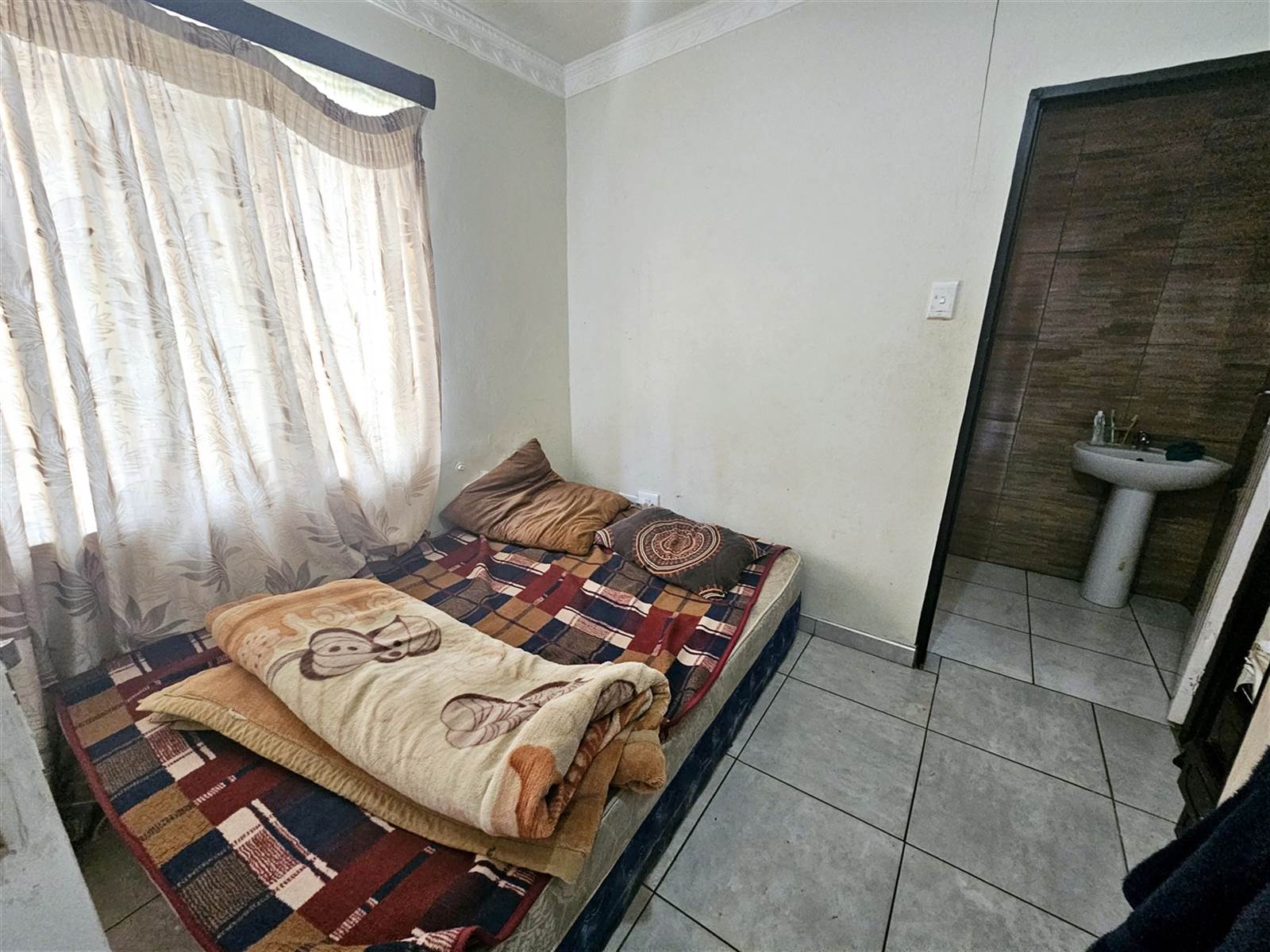 8 Bed Flat in Louis Trichardt photo number 6