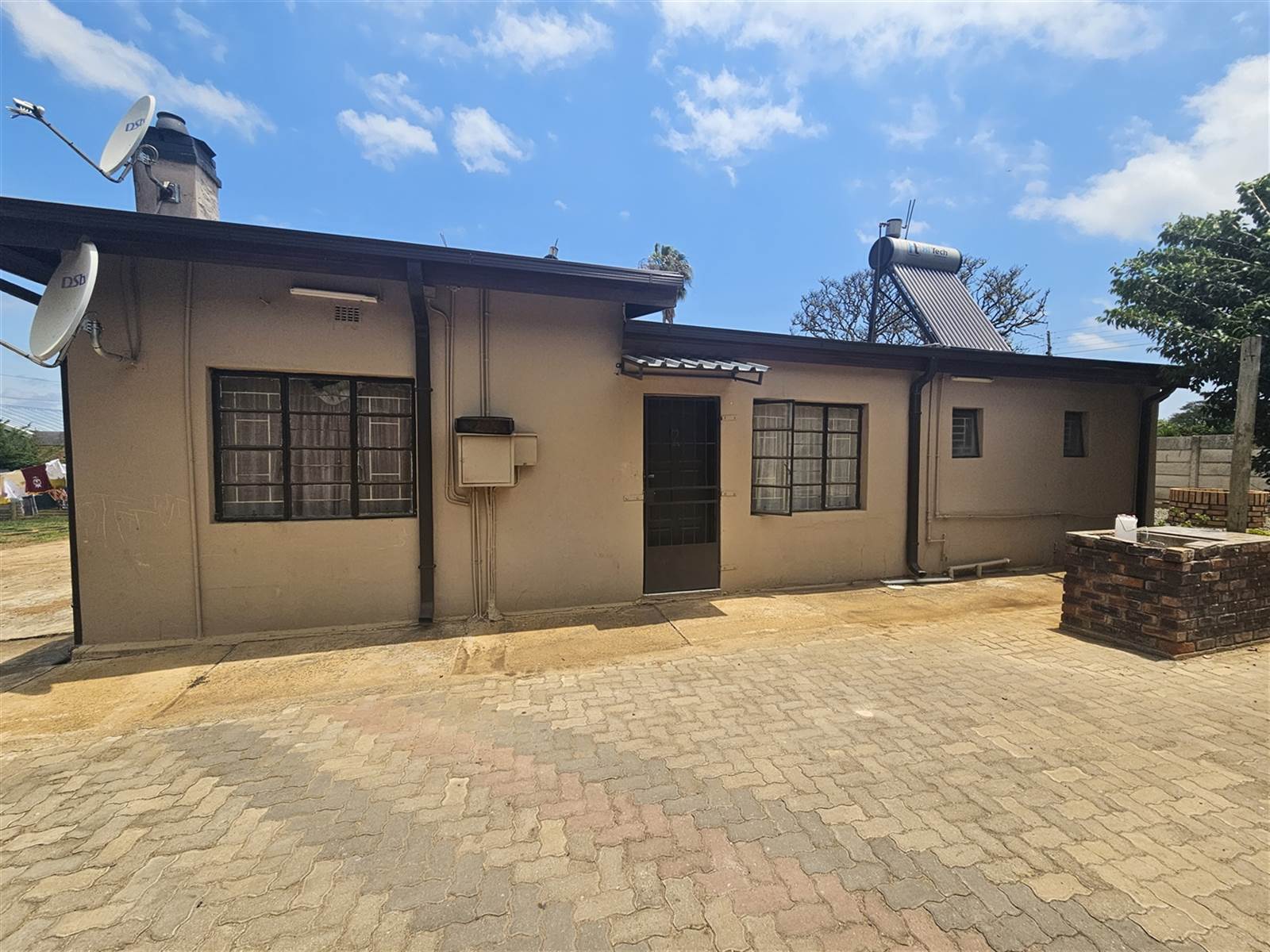 8 Bed Flat in Louis Trichardt photo number 16