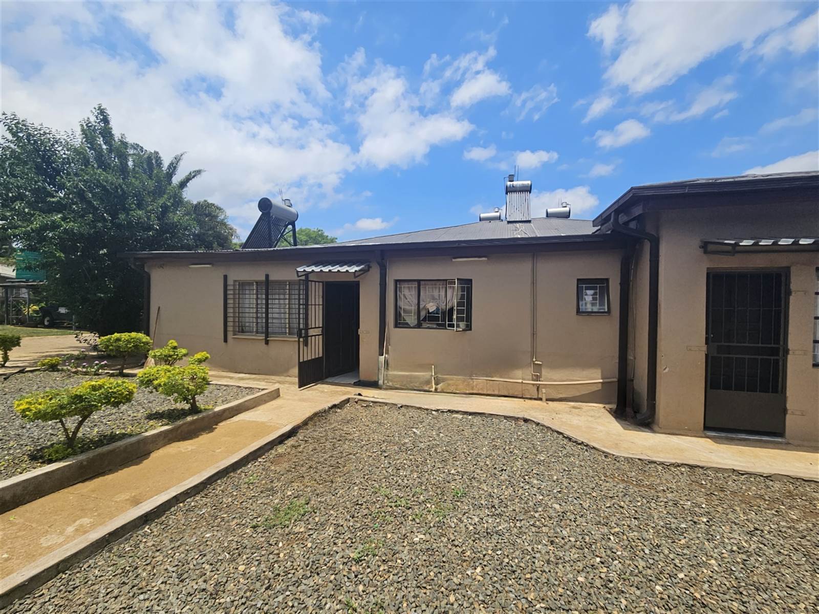 8 Bed Flat in Louis Trichardt photo number 21