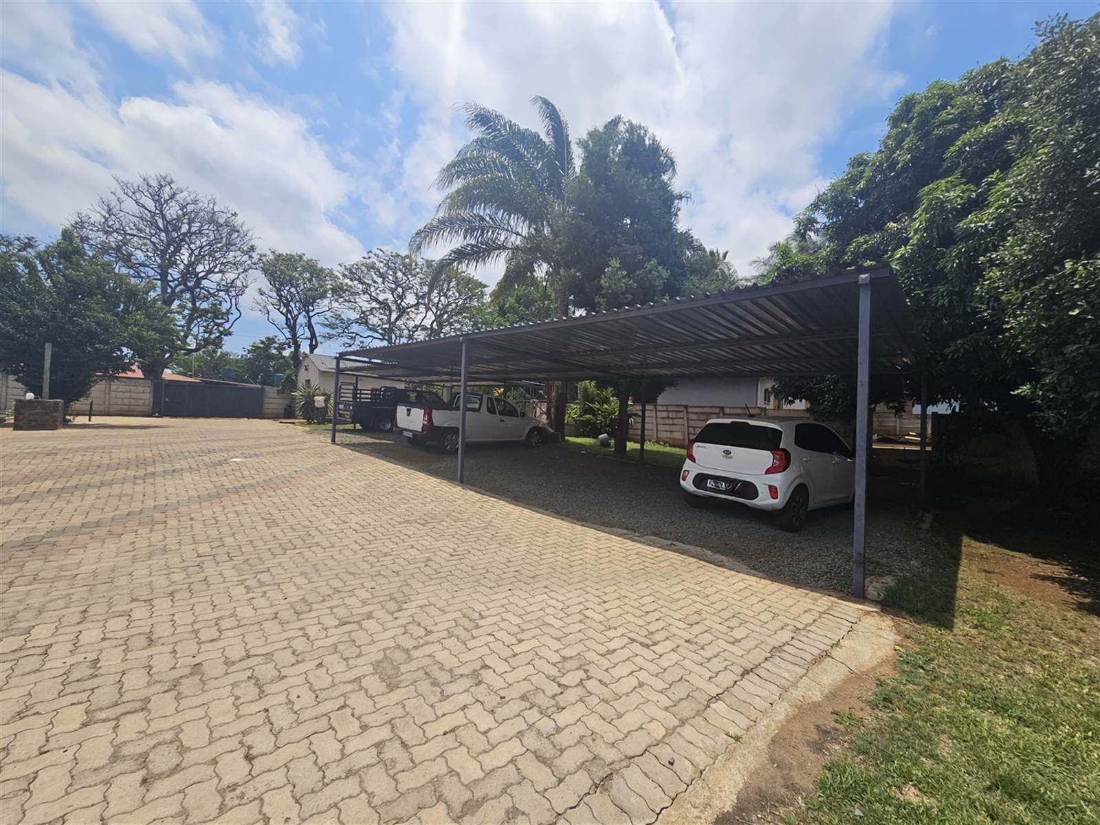 8 Bed Flat in Louis Trichardt photo number 11
