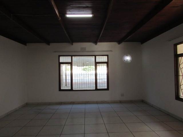 2 Bed Apartment in Brakpan Central photo number 3