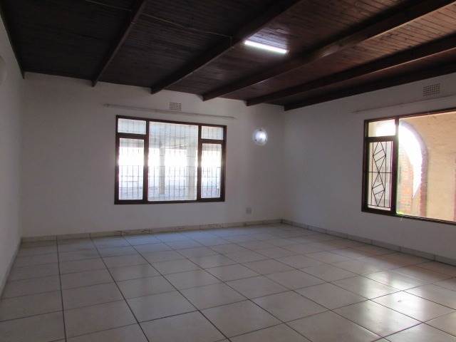 2 Bed Apartment in Brakpan Central photo number 2