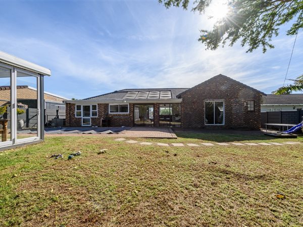 5 Bedroom House 5 Bedroom House
