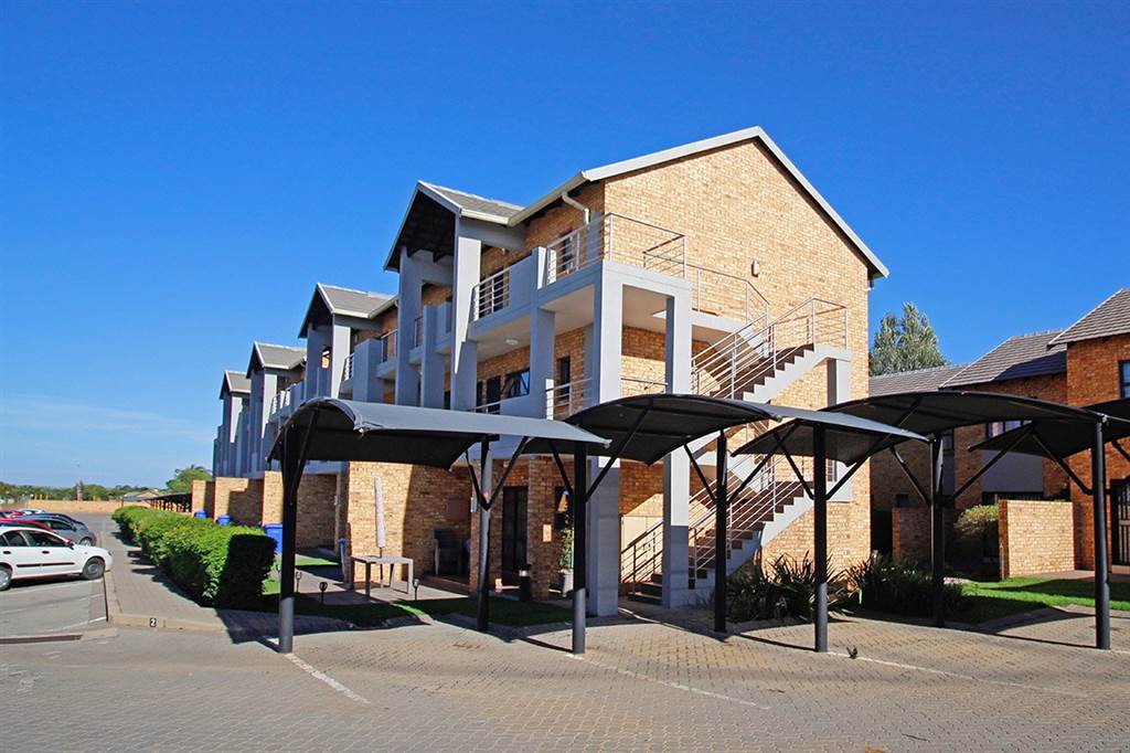 1 Bed Apartment in Rooihuiskraal North photo number 16
