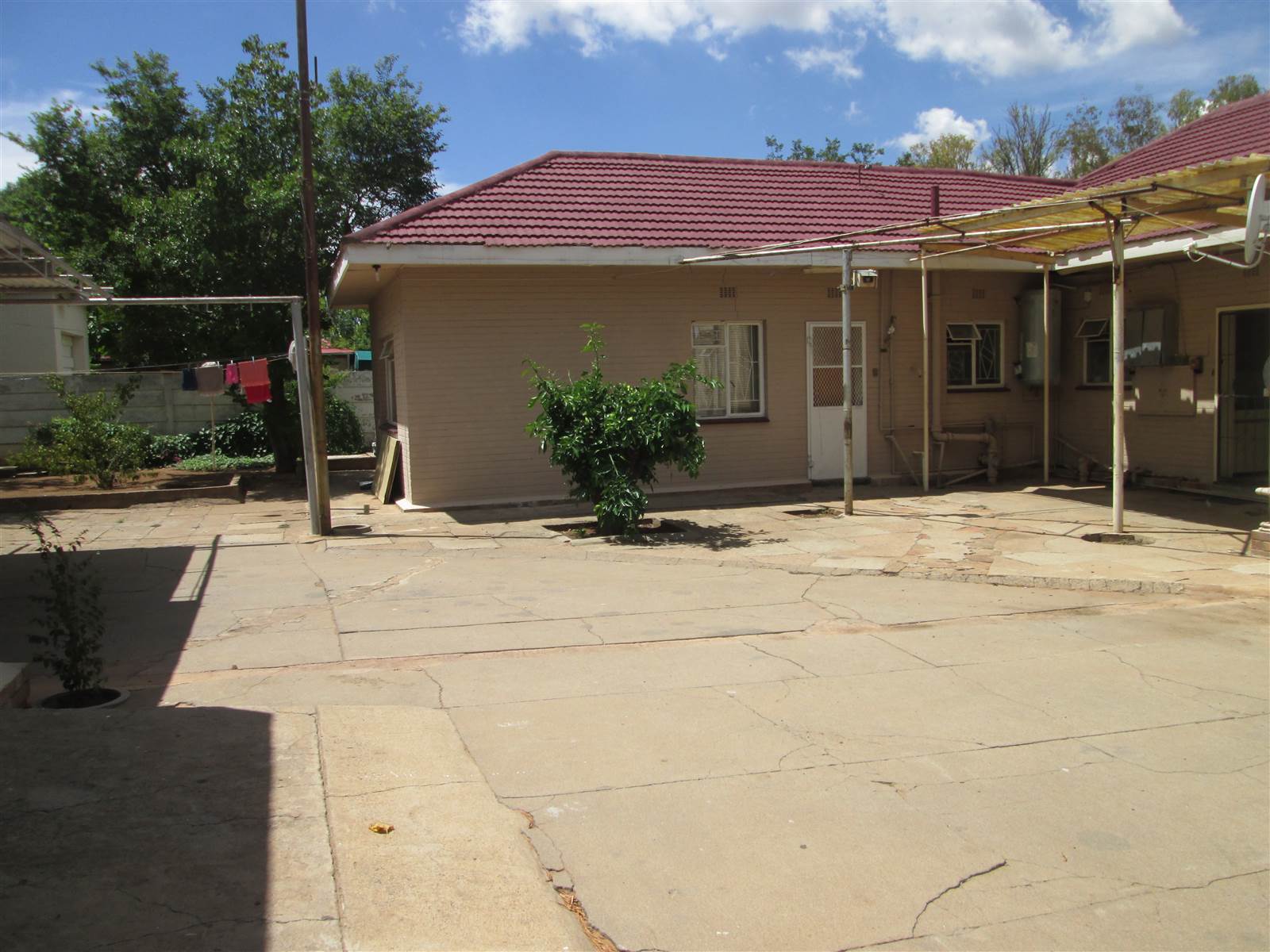 5 Bed House in Vryburg photo number 2