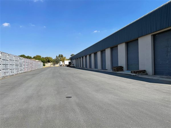 225  m² Industrial space in Muldersdrift