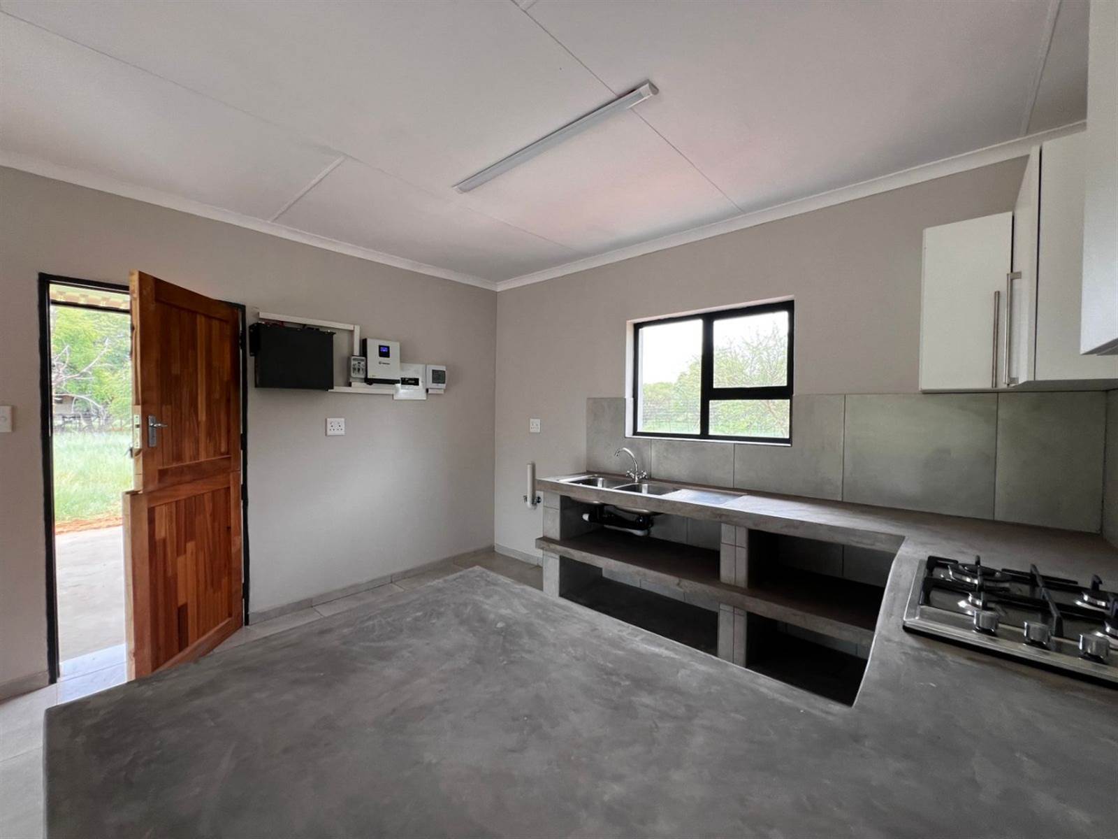 2 Bed Apartment in Thabazimbi photo number 9