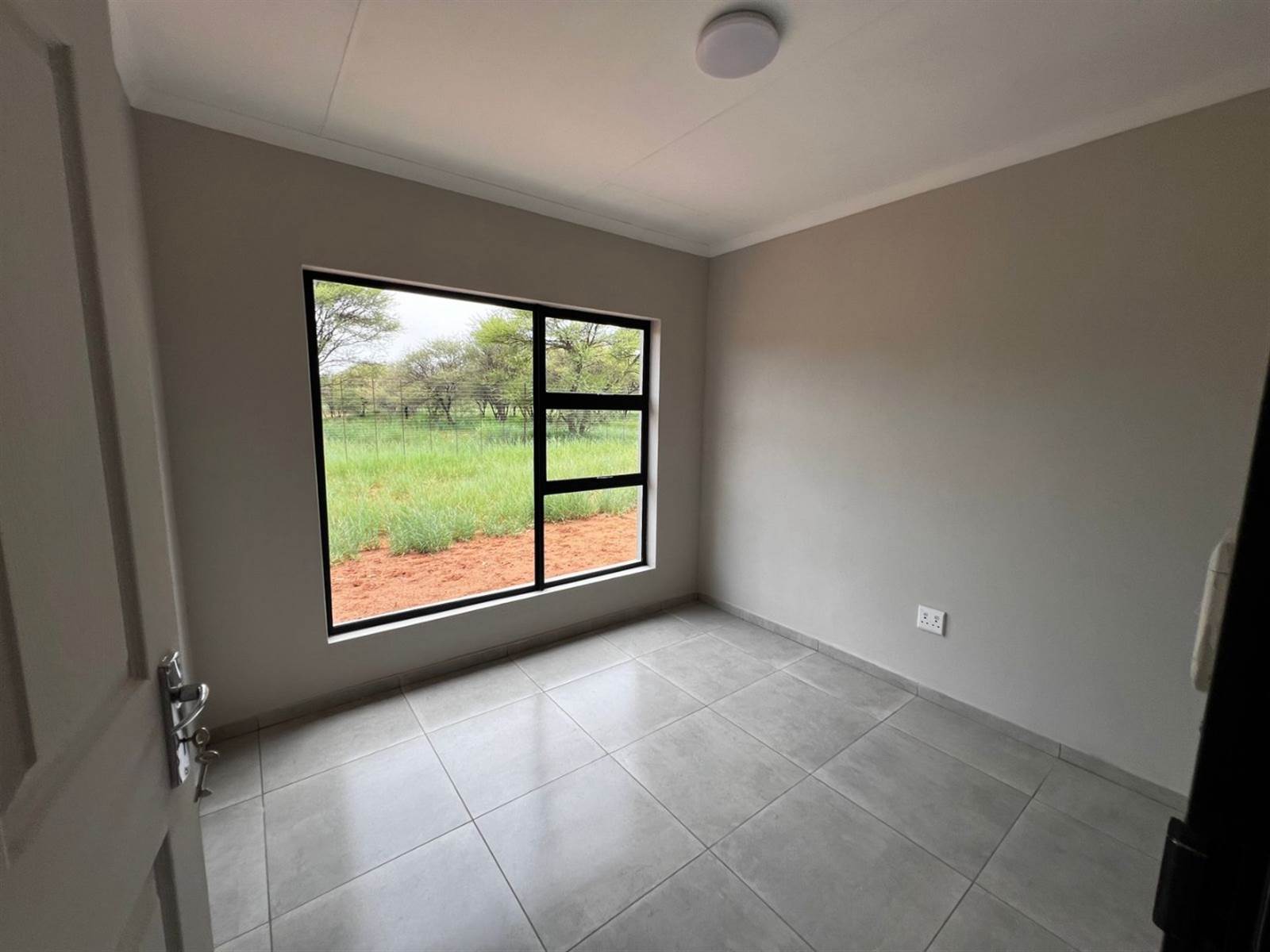 2 Bed Apartment in Thabazimbi photo number 15