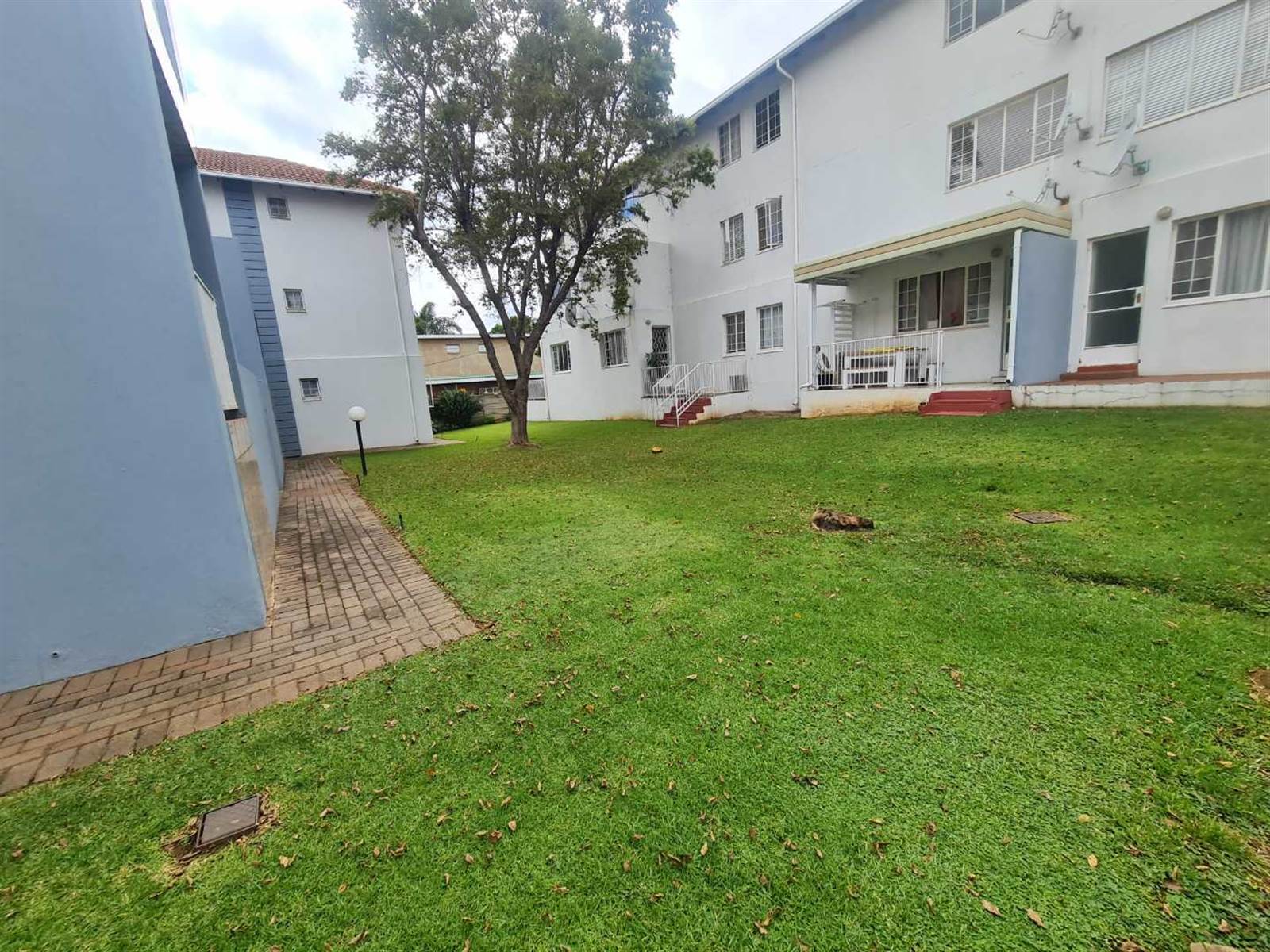 2 Bed Apartment in Groenkloof photo number 2