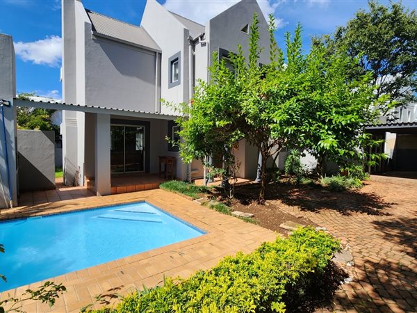 3 Bed House in Silver Lakes Golf Estate