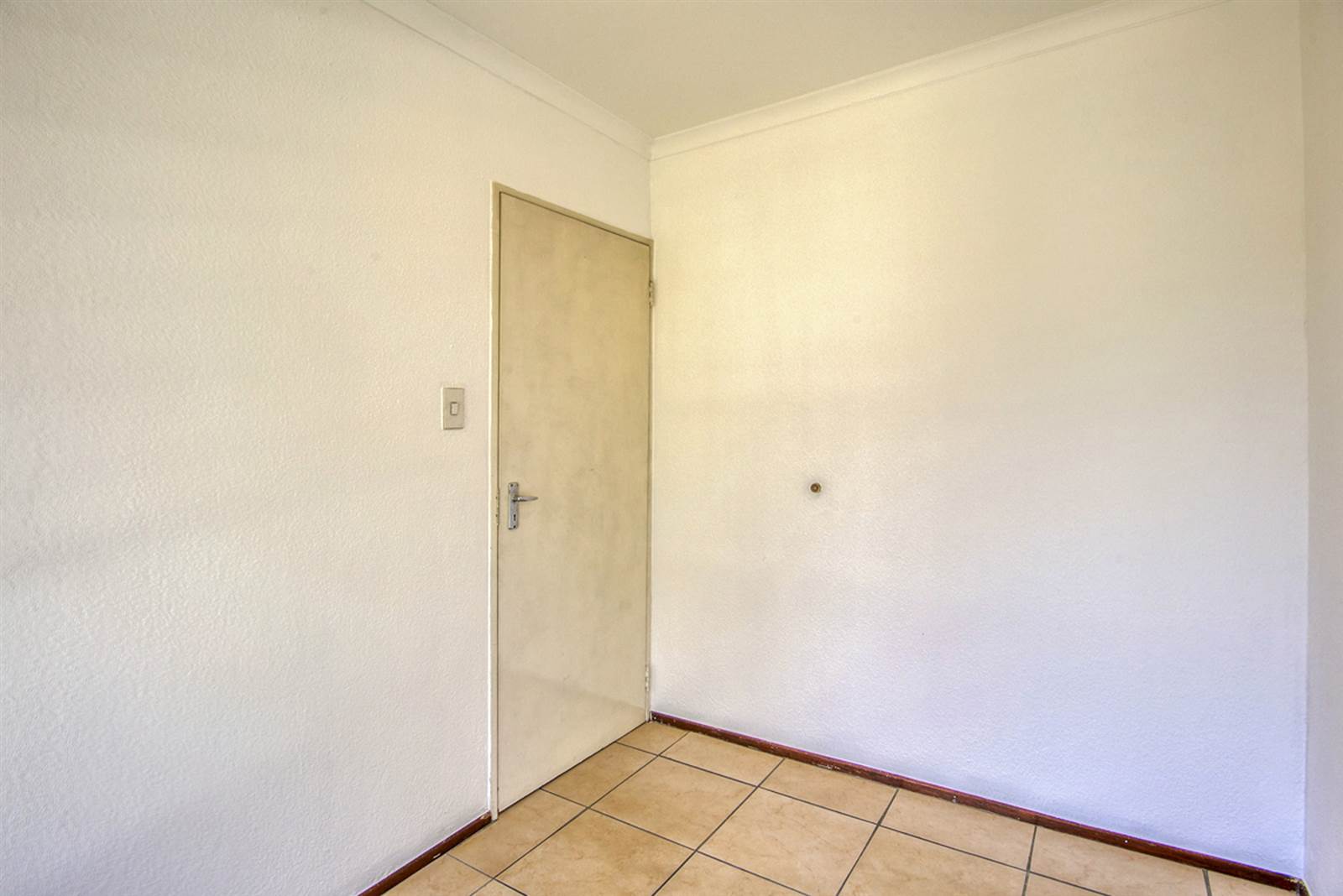 1 Bed Apartment in Douglasdale photo number 8