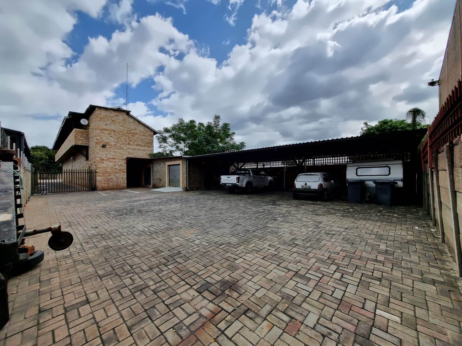 784  m² Commercial space in Rustenburg Central photo number 6