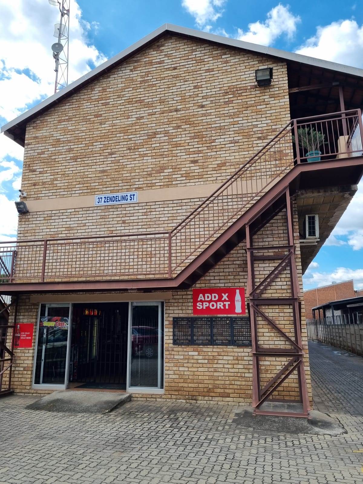 784  m² Commercial space in Rustenburg Central photo number 2