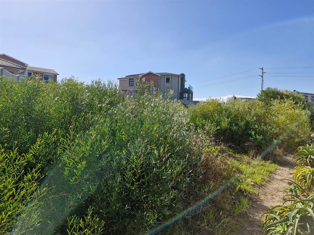 900 m² Land available in Island View photo number 2