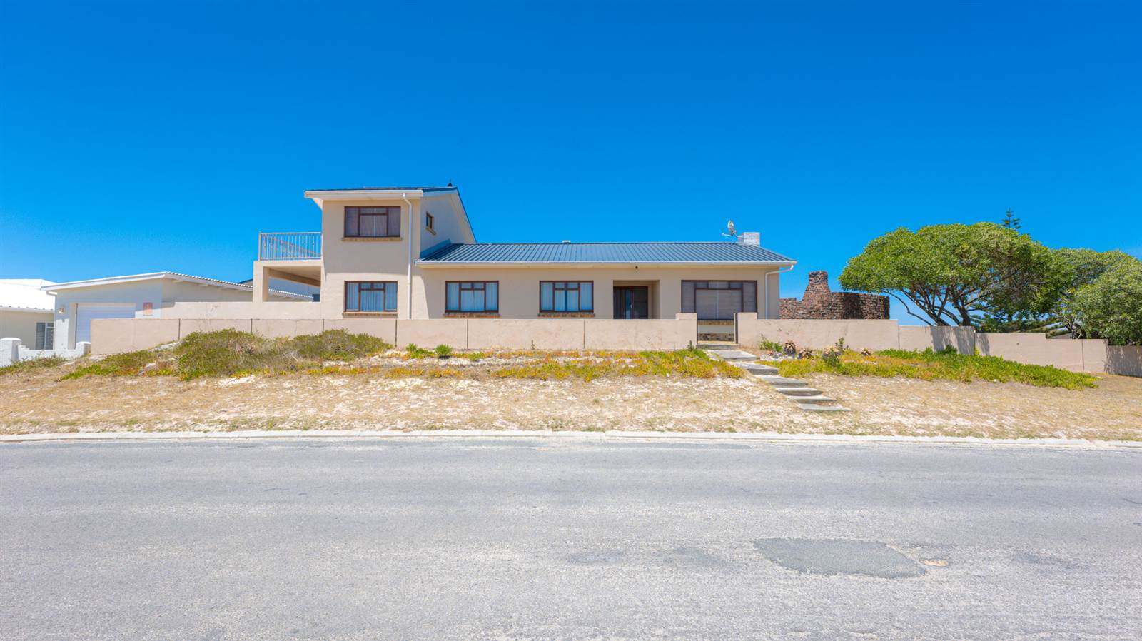 6 Bed House in Struisbaai photo number 2
