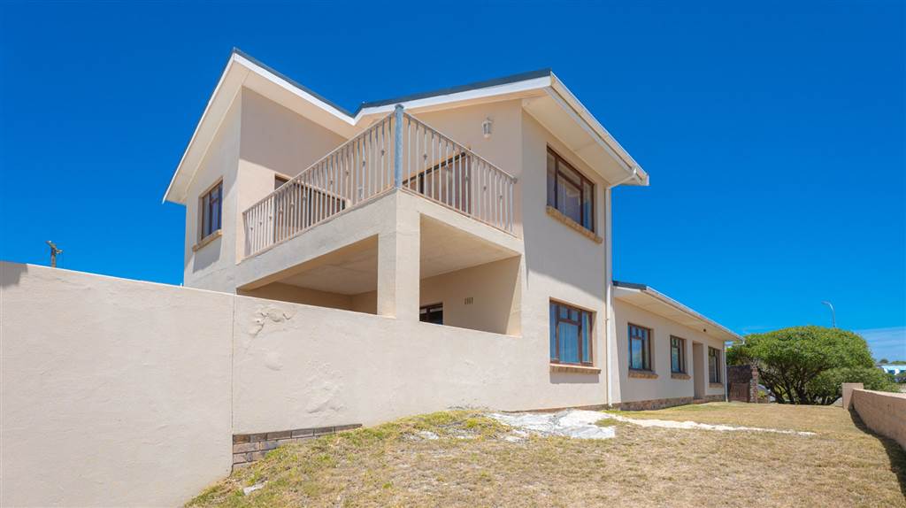 6 Bed House in Struisbaai photo number 9