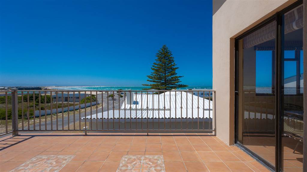 6 Bed House in Struisbaai photo number 27