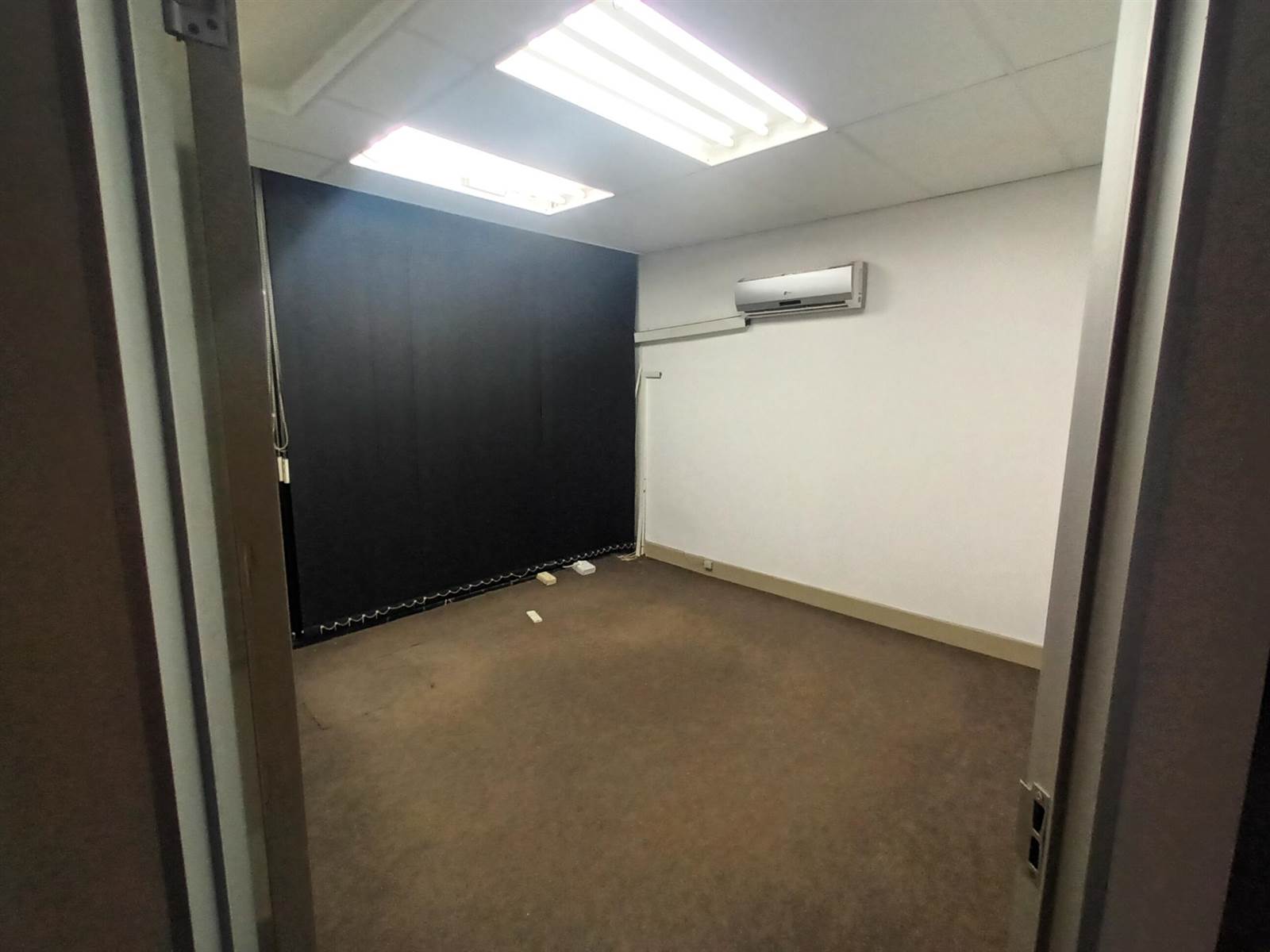 85  m² Commercial space in Lynnwood photo number 8