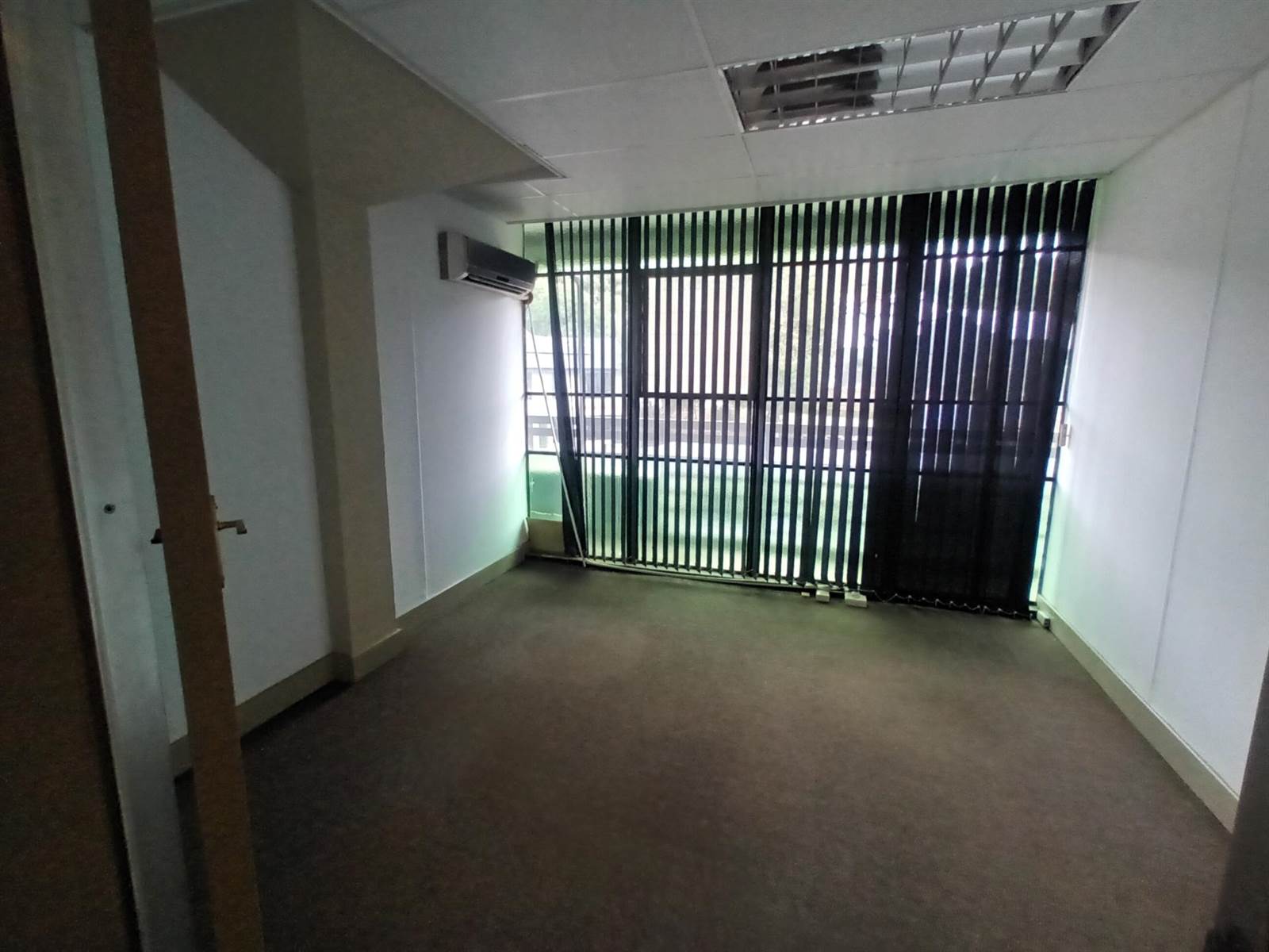 85  m² Commercial space in Lynnwood photo number 9