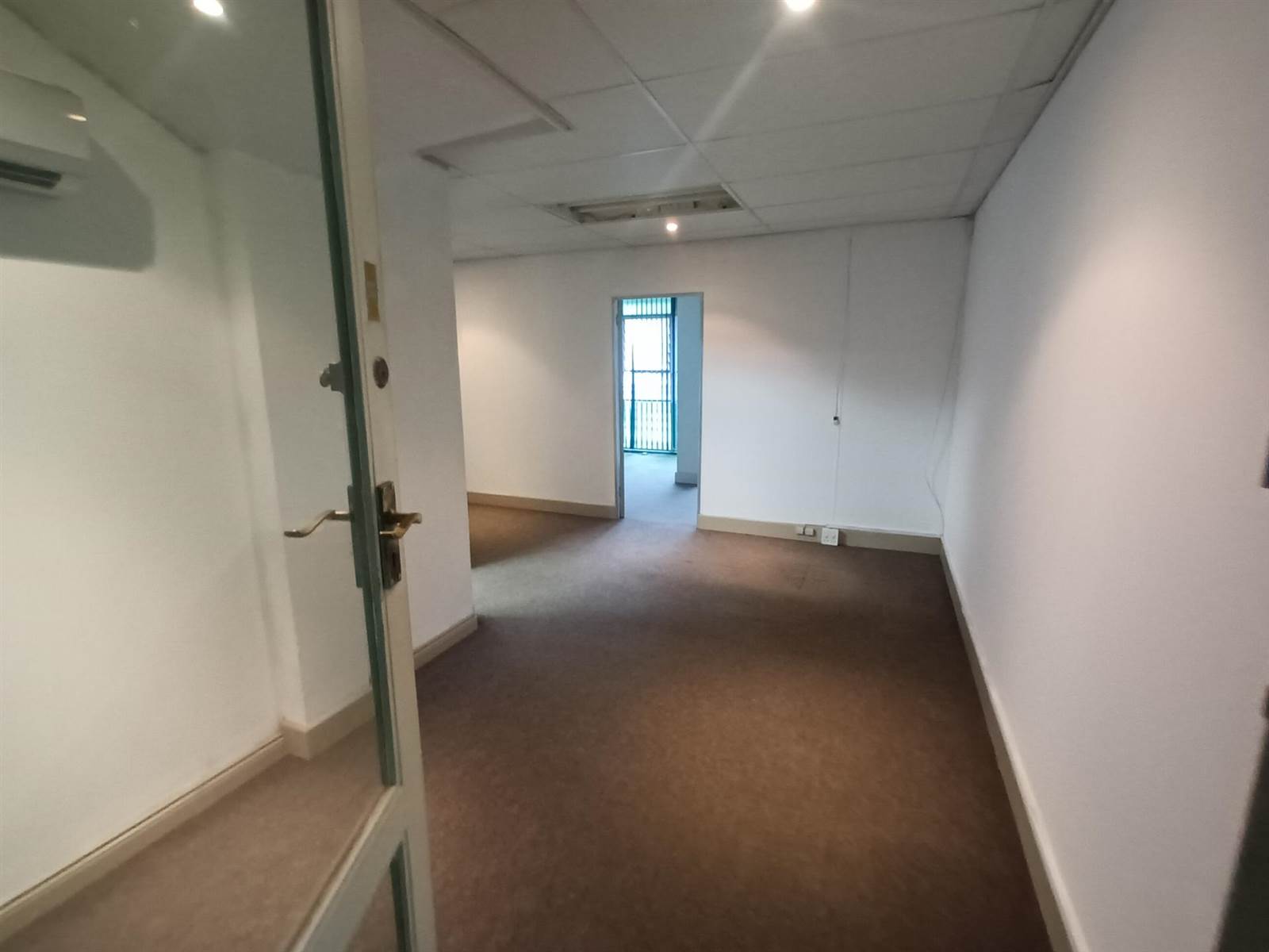 85  m² Commercial space in Lynnwood photo number 6