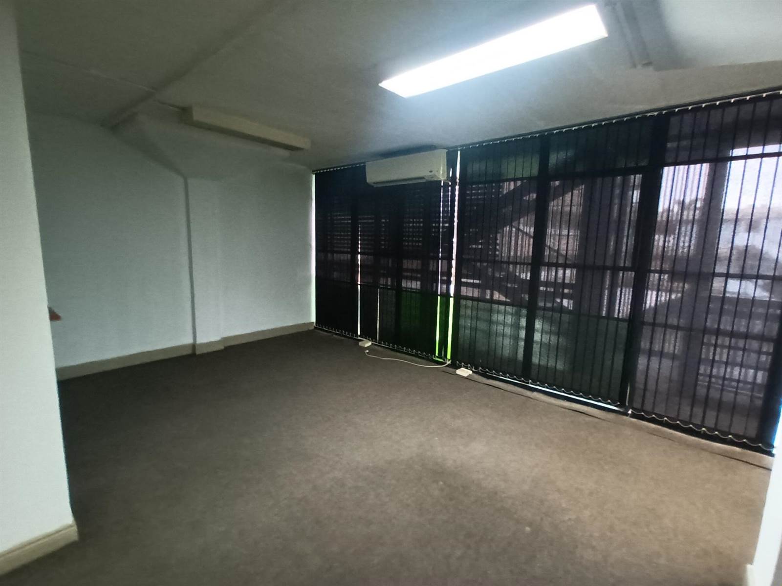 85  m² Commercial space in Lynnwood photo number 11