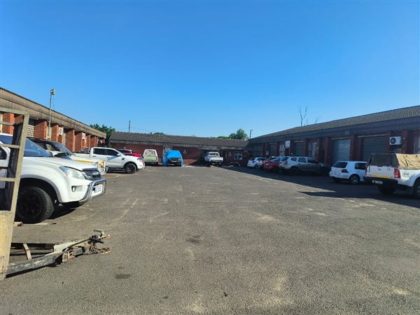 414  m² Industrial space in Alton