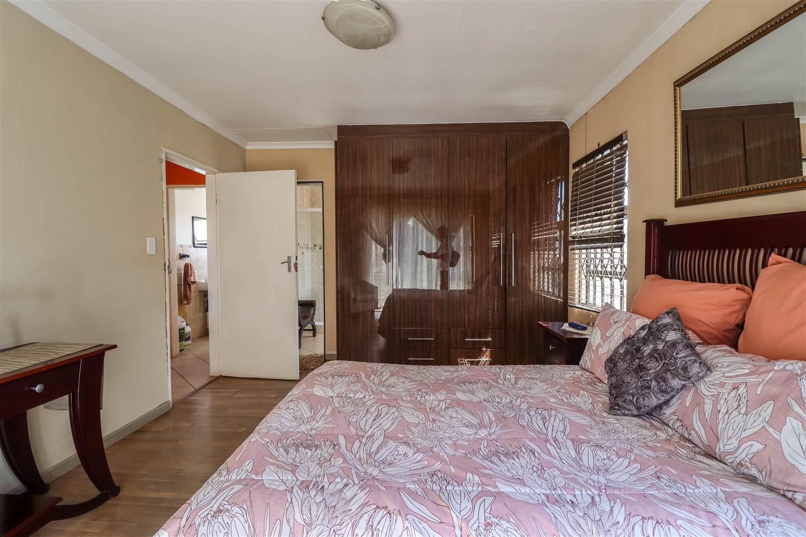 4 Bed House in Roodepoort West photo number 2